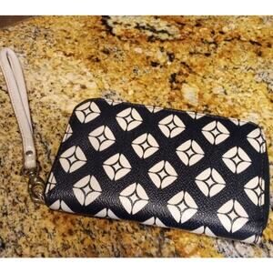 Fossil Women’s Sydney White and Black Zipper Zip Around Wristlets Wallet